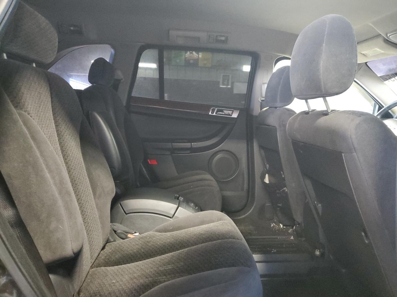 2004 Chrysler Pacifica - Image 11