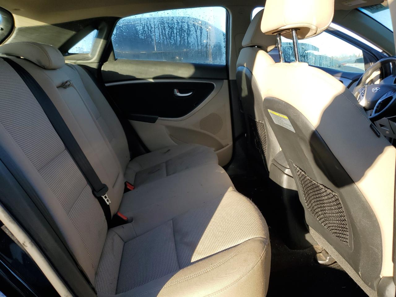 2016 Hyundai Elantra - Image 10