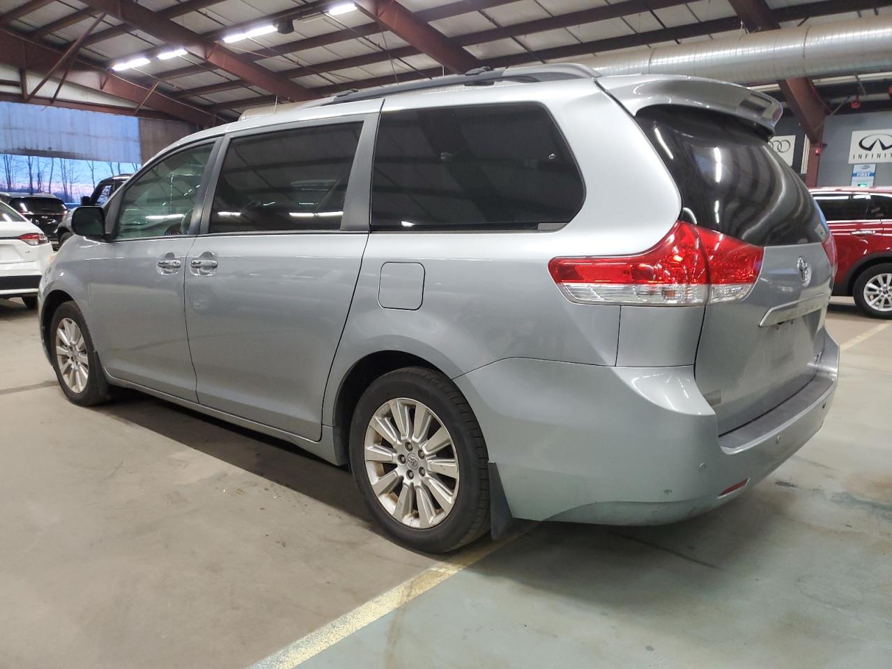 2011 Toyota Sienna - Image 2