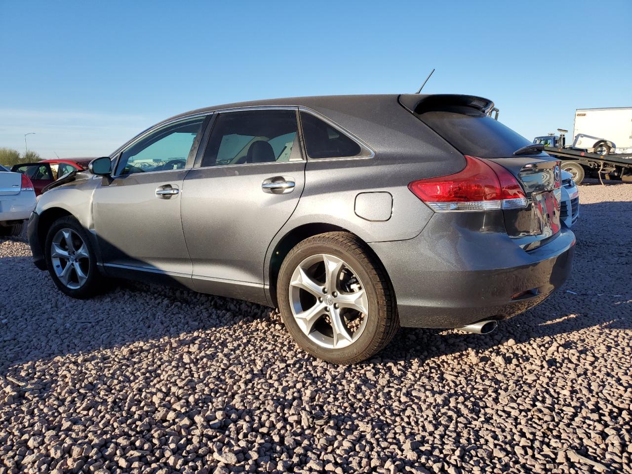 2011 Toyota Venza - Image 2