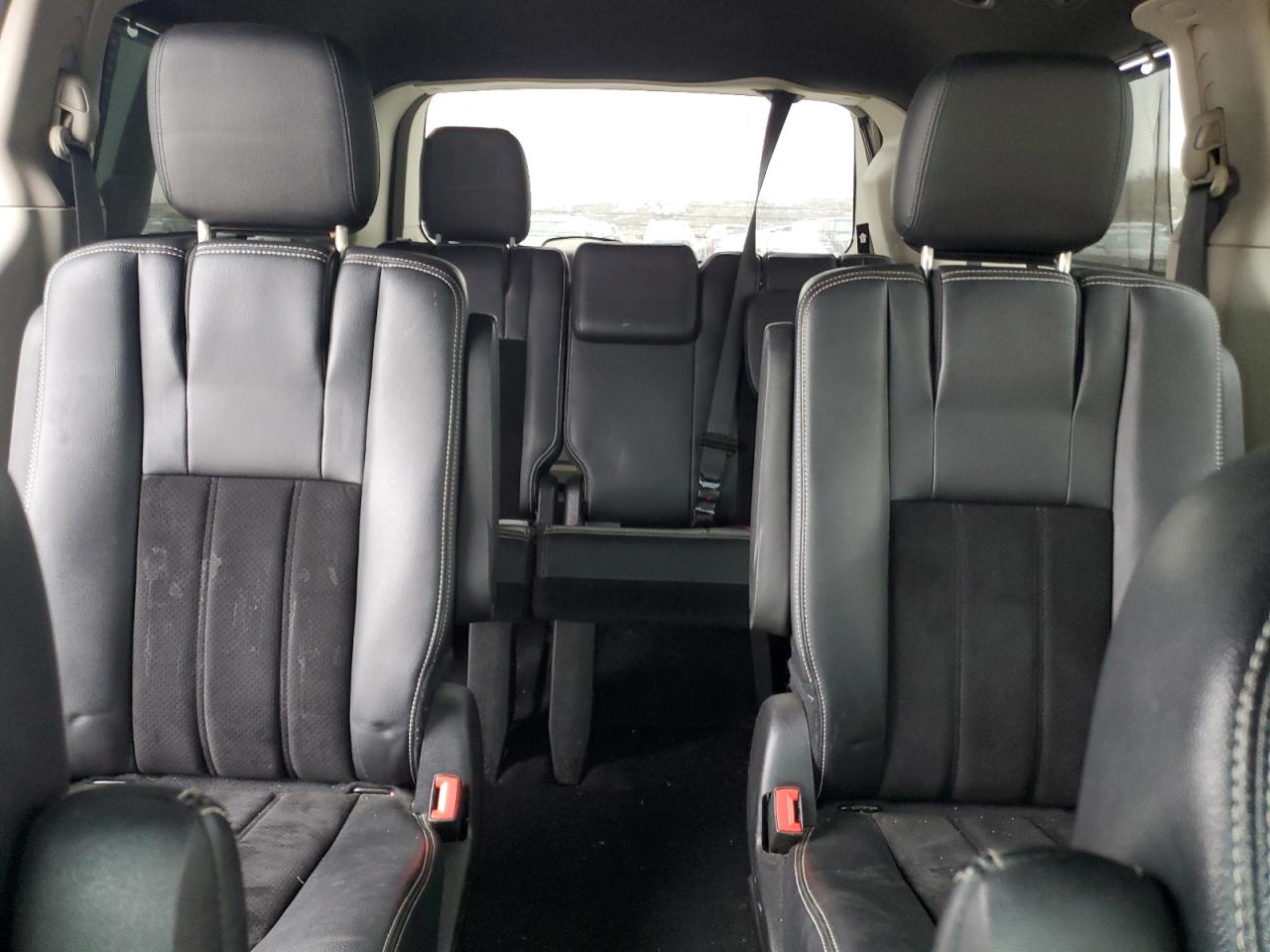 2015 Dodge Caravan - Image 10