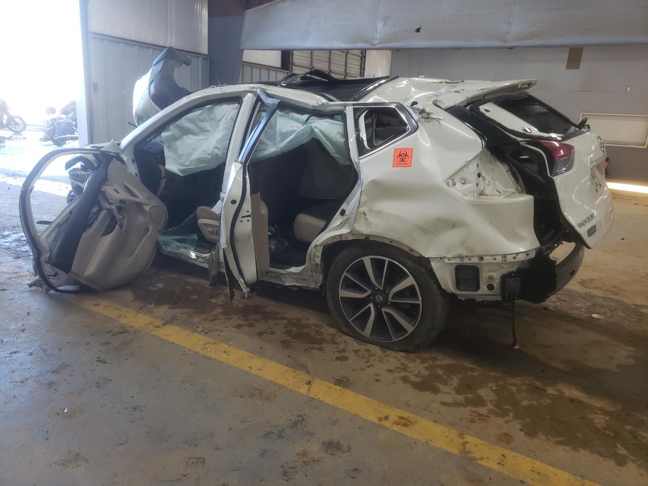 2019 Nissan Rogue - Image 2
