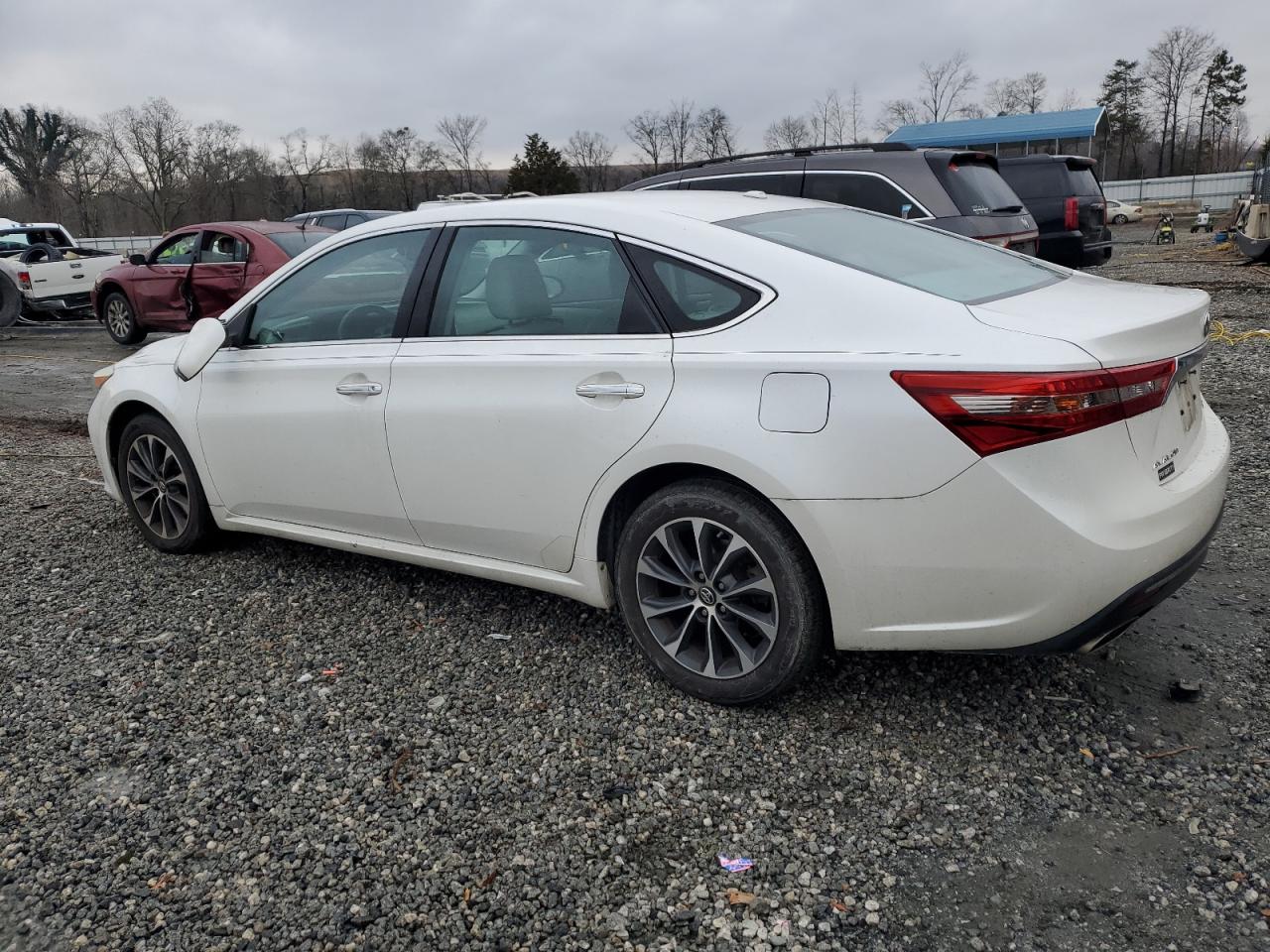 2018 Toyota Avalon - Image 2
