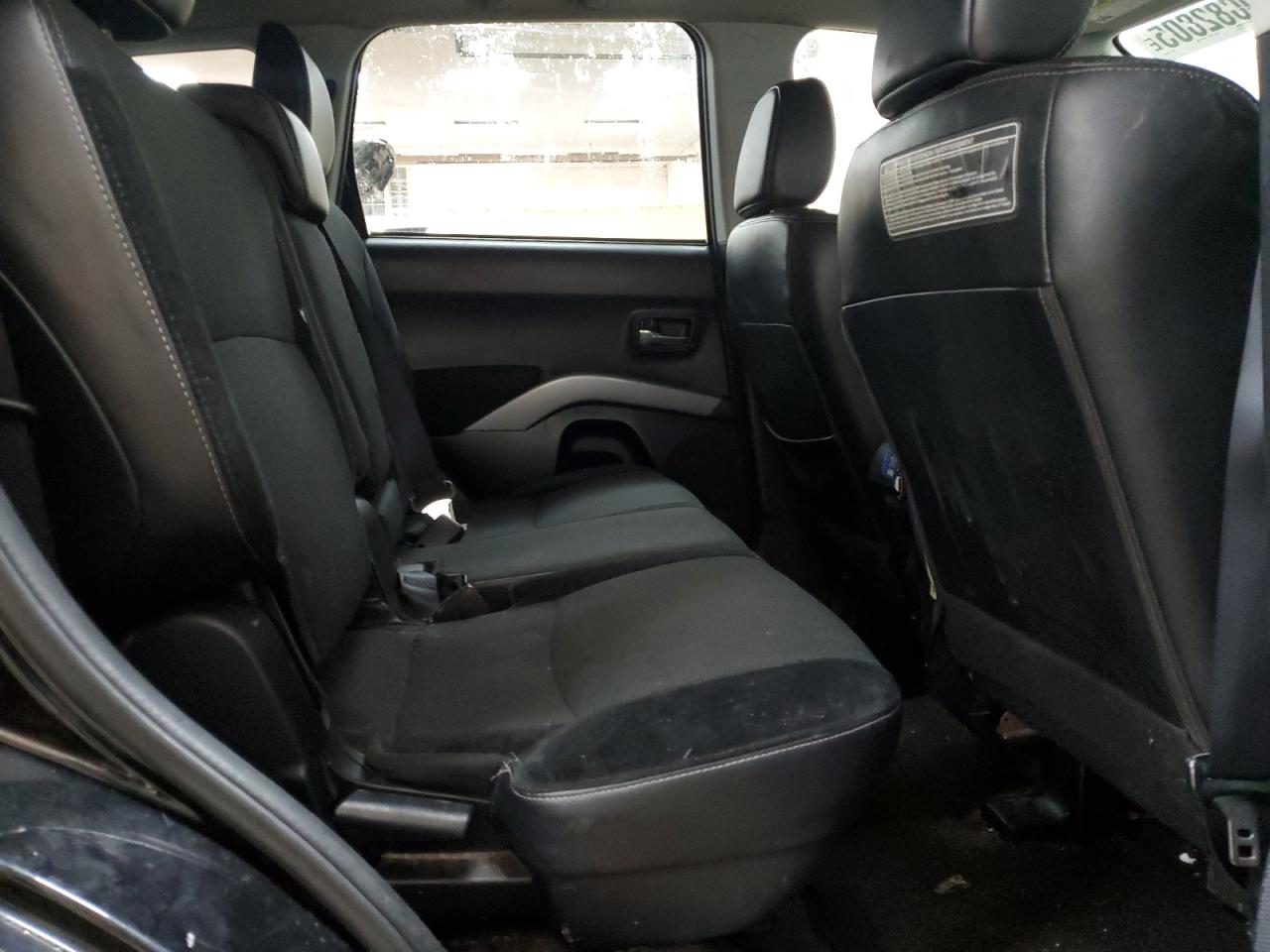 2011 Mitsubishi Outlander - Image 11