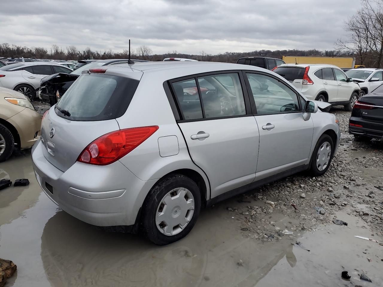 2011 Nissan Versa - Image 3