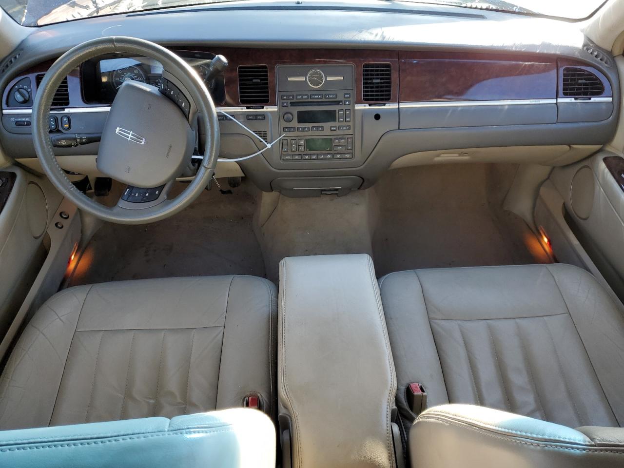 2006 Lincoln Town Car - Image 8