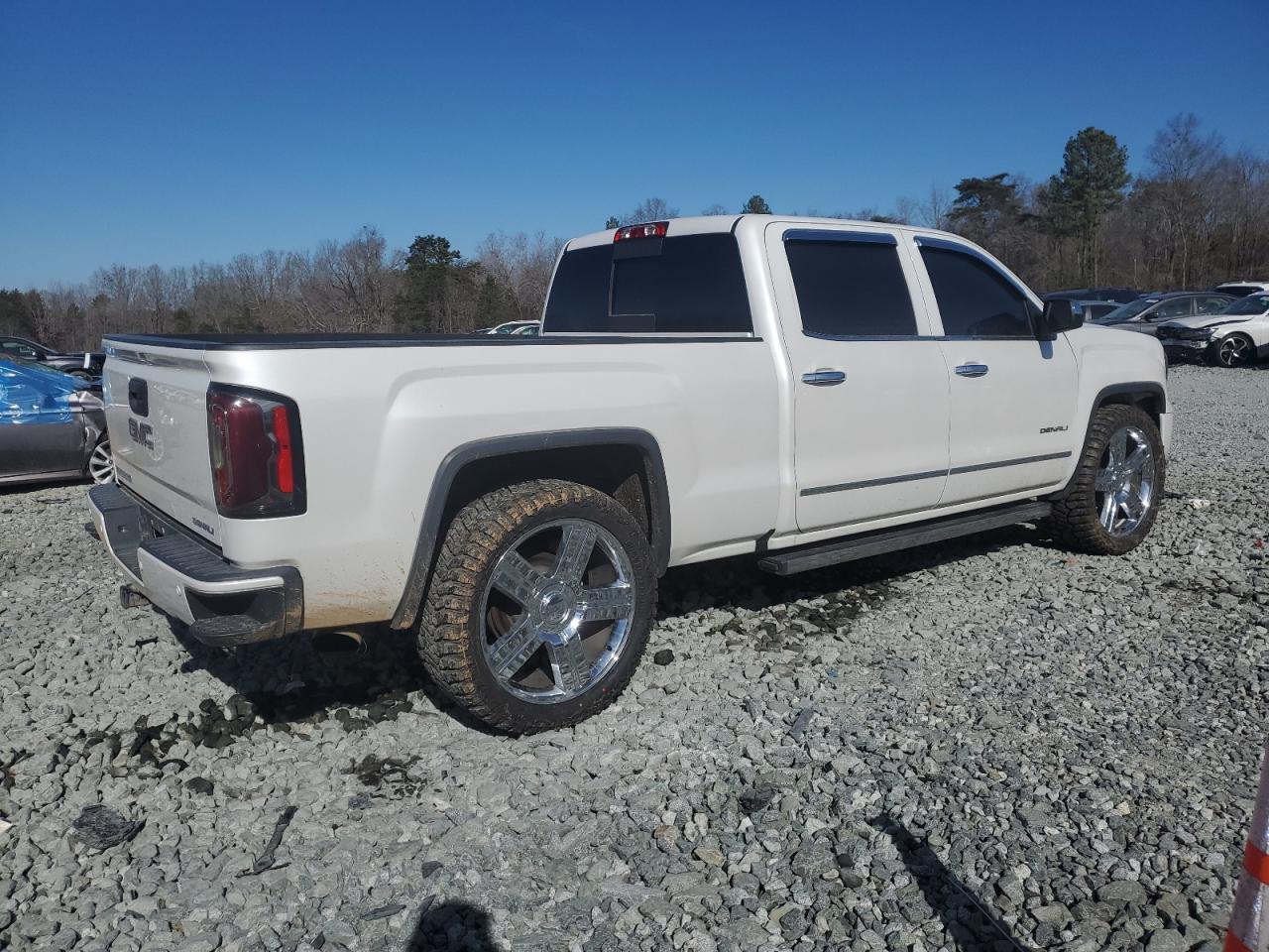 2017 GMC Sierra - Image 3