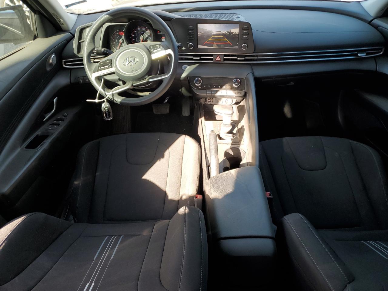 2022 Hyundai Elantra - Image 8