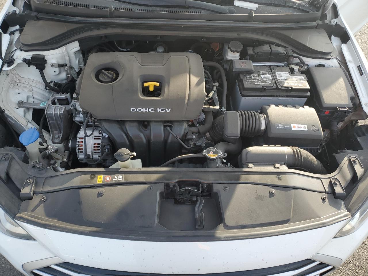 2017 Hyundai Elantra - Image 12