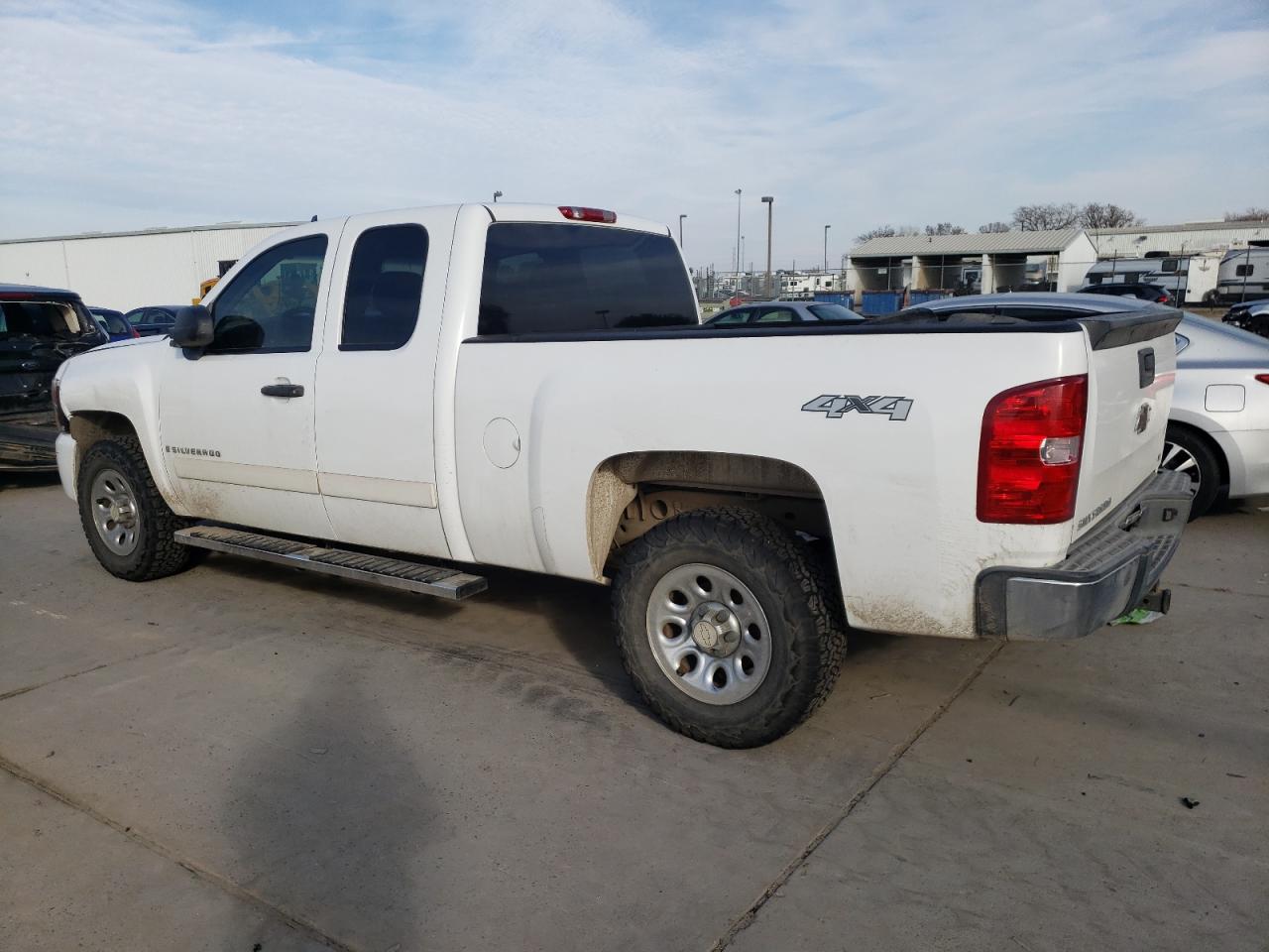 2007 Chevrolet Silverado - Image 2
