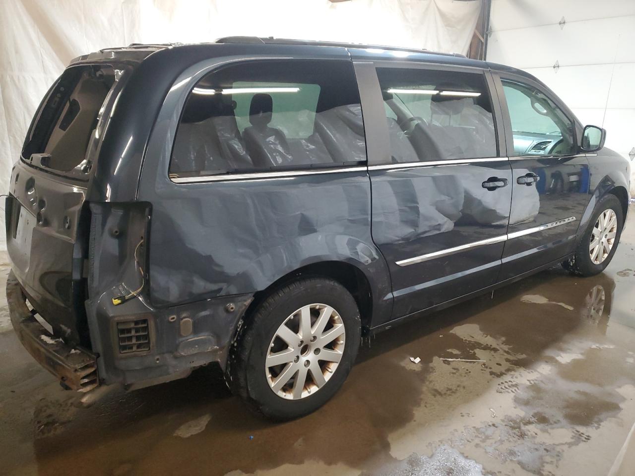 2013 Chrysler Town & Country - Image 3