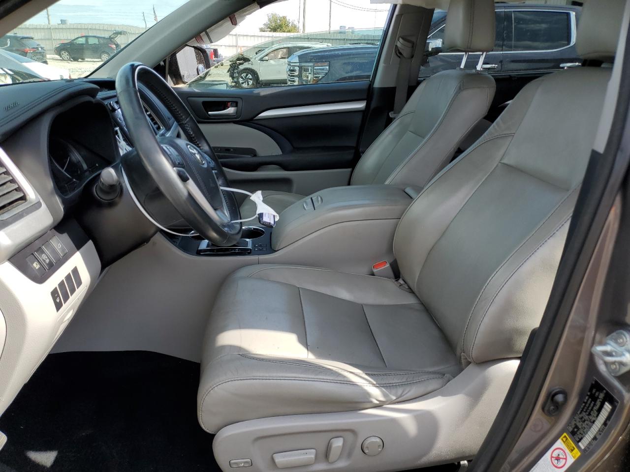 2017 Toyota Highlander - Image 7