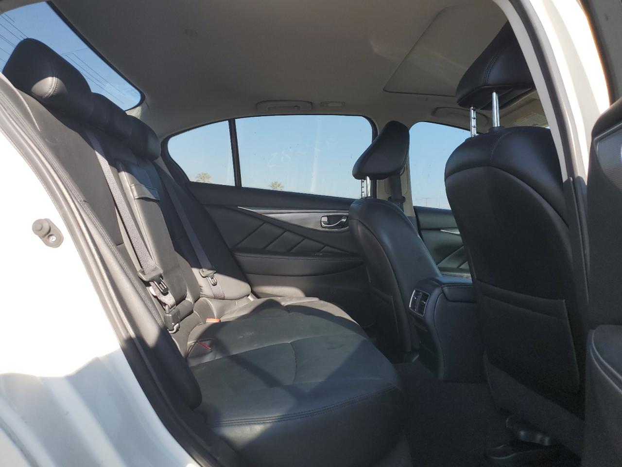 2016 Infiniti Q50 - Image 10