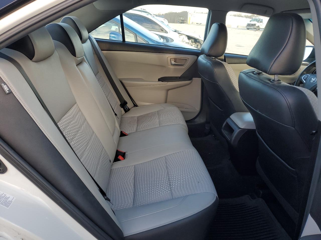 2015 Toyota Camry - Image 10