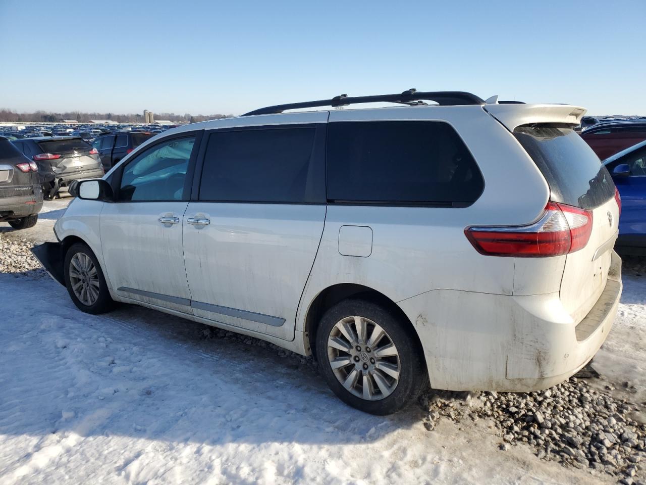 2015 Toyota Sienna - Image 2
