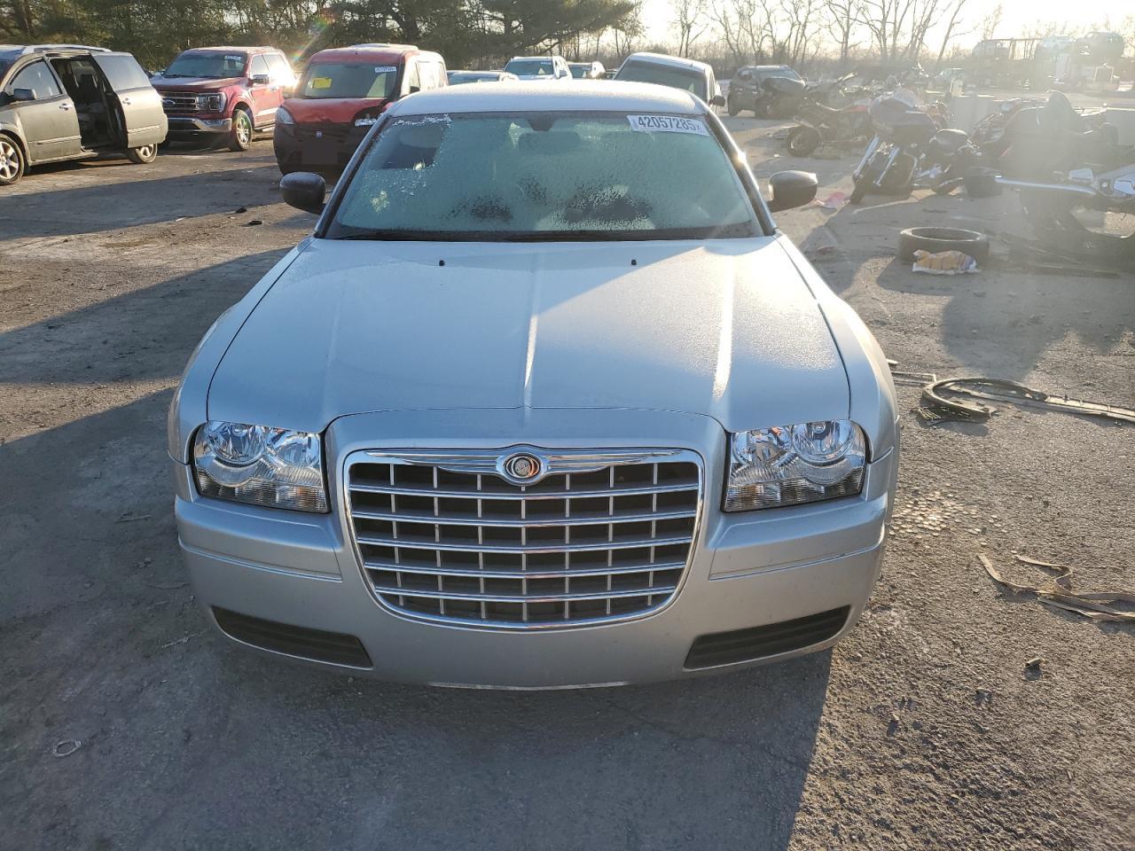 2005 Chrysler 300 - Image 5