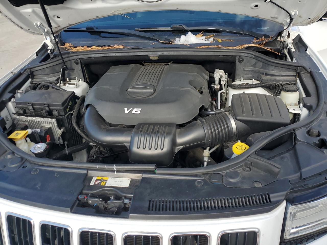 2015 Jeep Grand Cherokee - Image 12