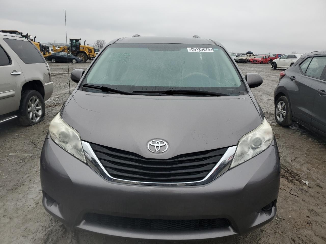 2014 Toyota Sienna - Image 5