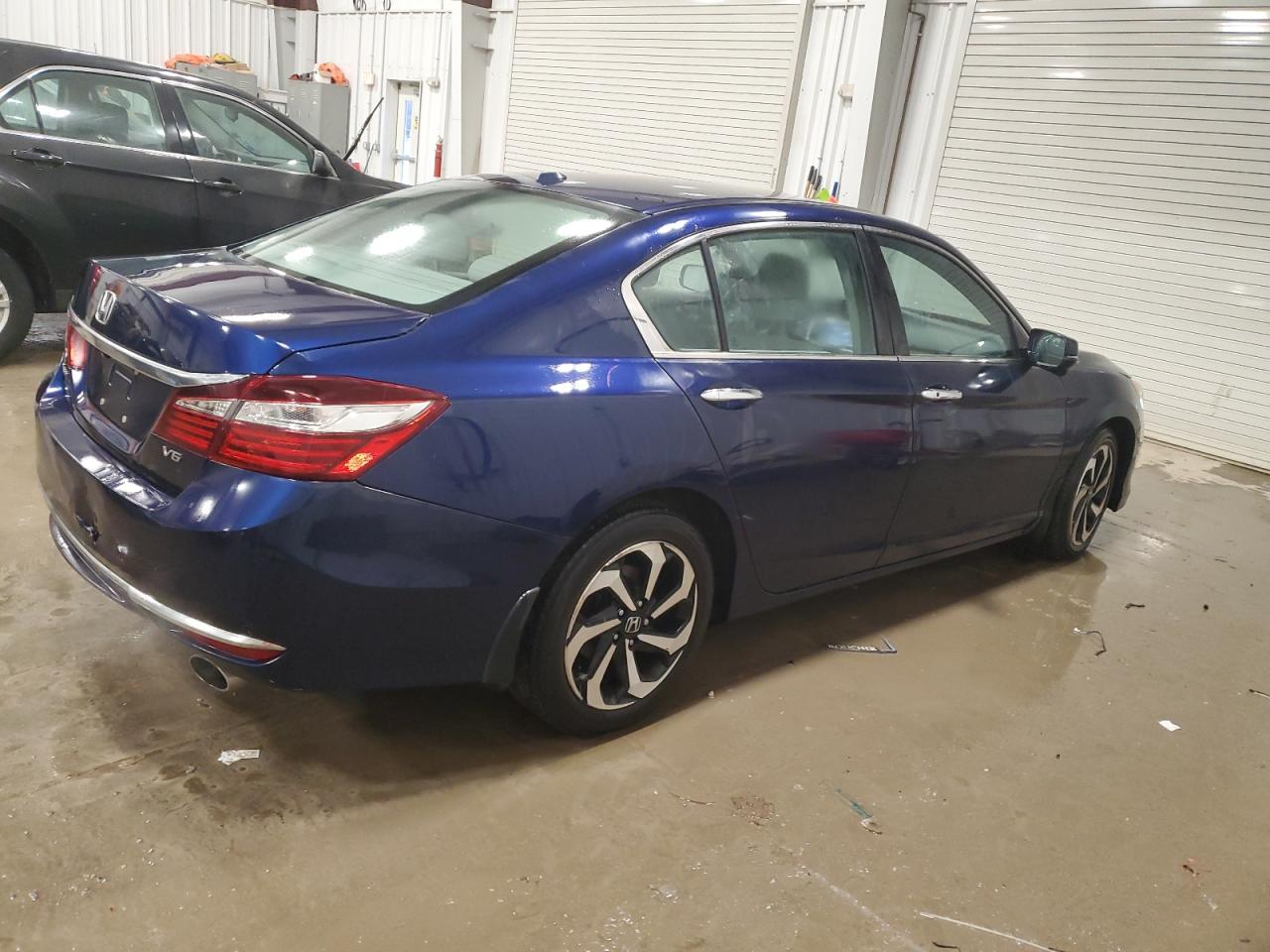 VIN 1HGCR3F83HA002964 2017 HONDA ACCORD no.3