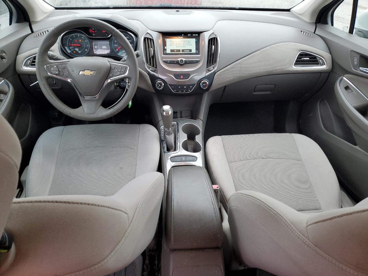 2018 Chevrolet Cruze - Image 8