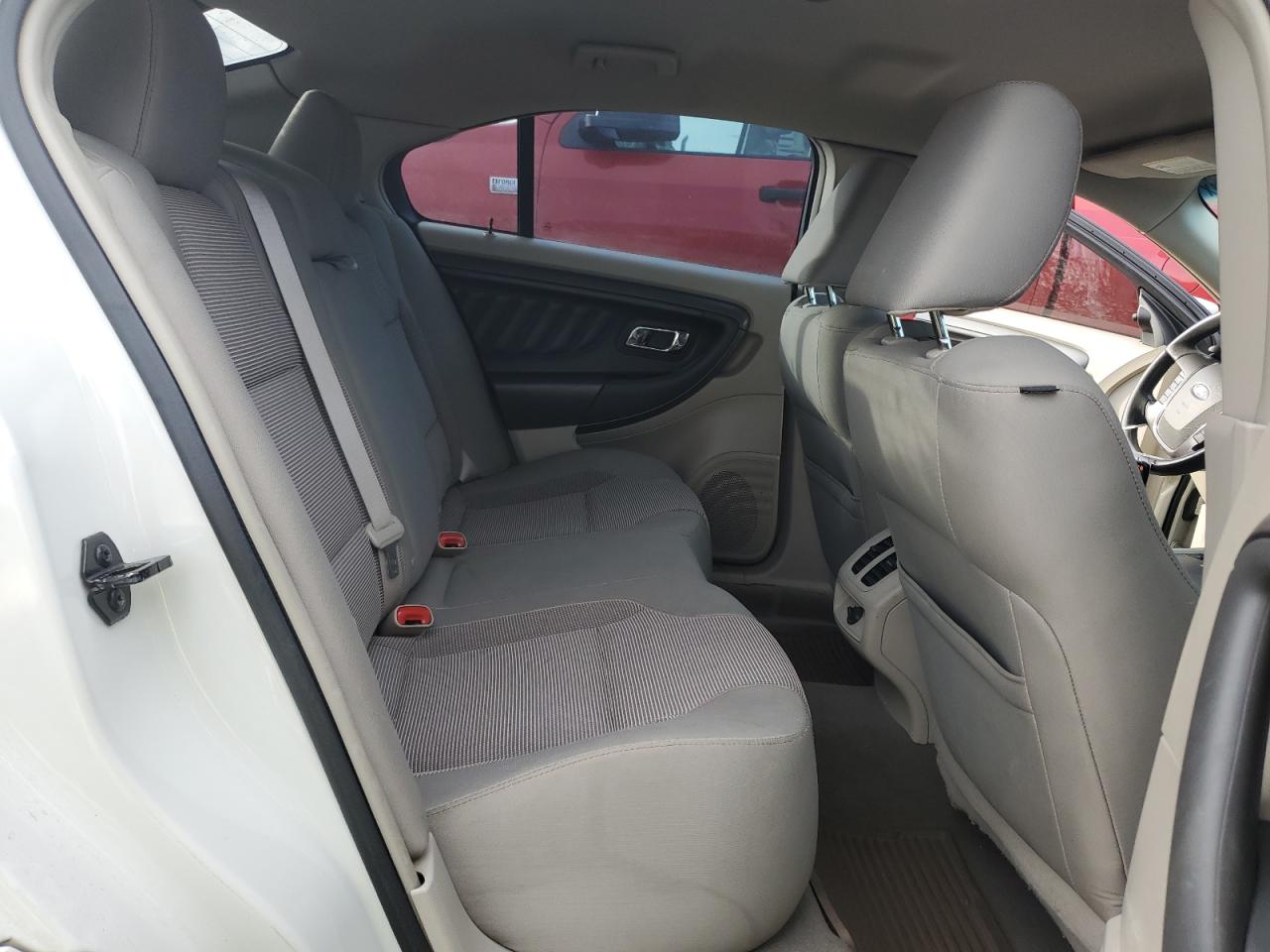2010 Ford Taurus - Image 10