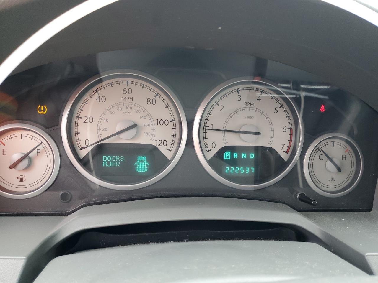 2010 Chrysler Town & Country - Image 9