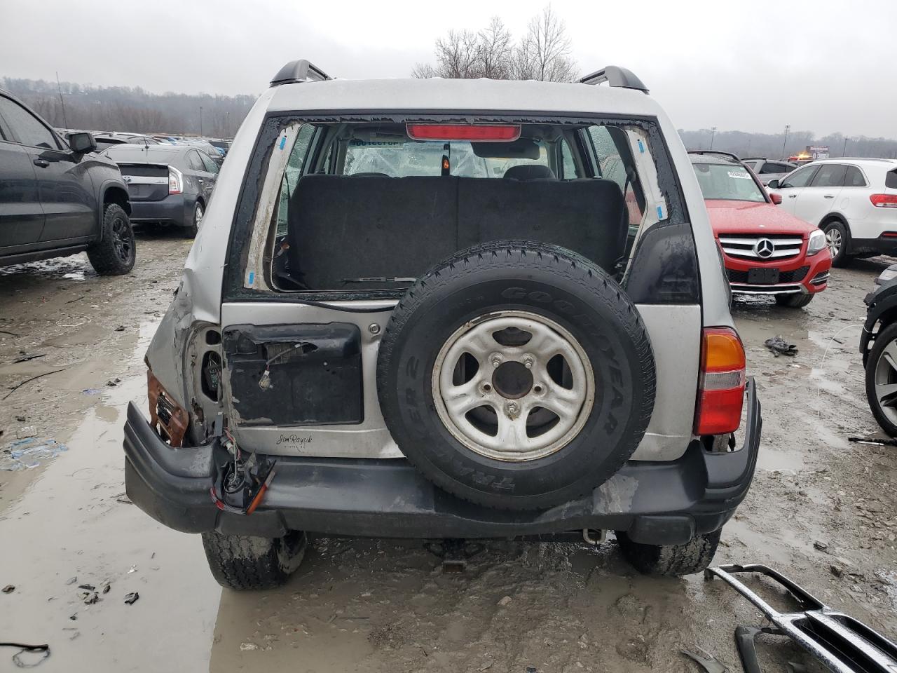2003 Chevrolet Tracker - Image 6