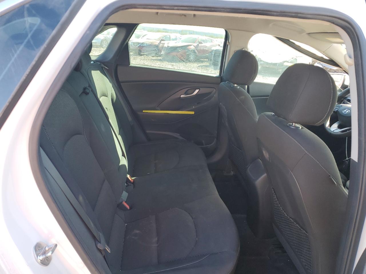 2019 Hyundai Elantra - Image 11