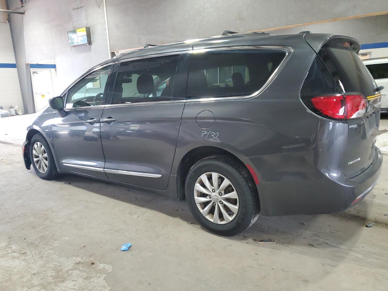 2019 Chrysler Pacifica - Image 2