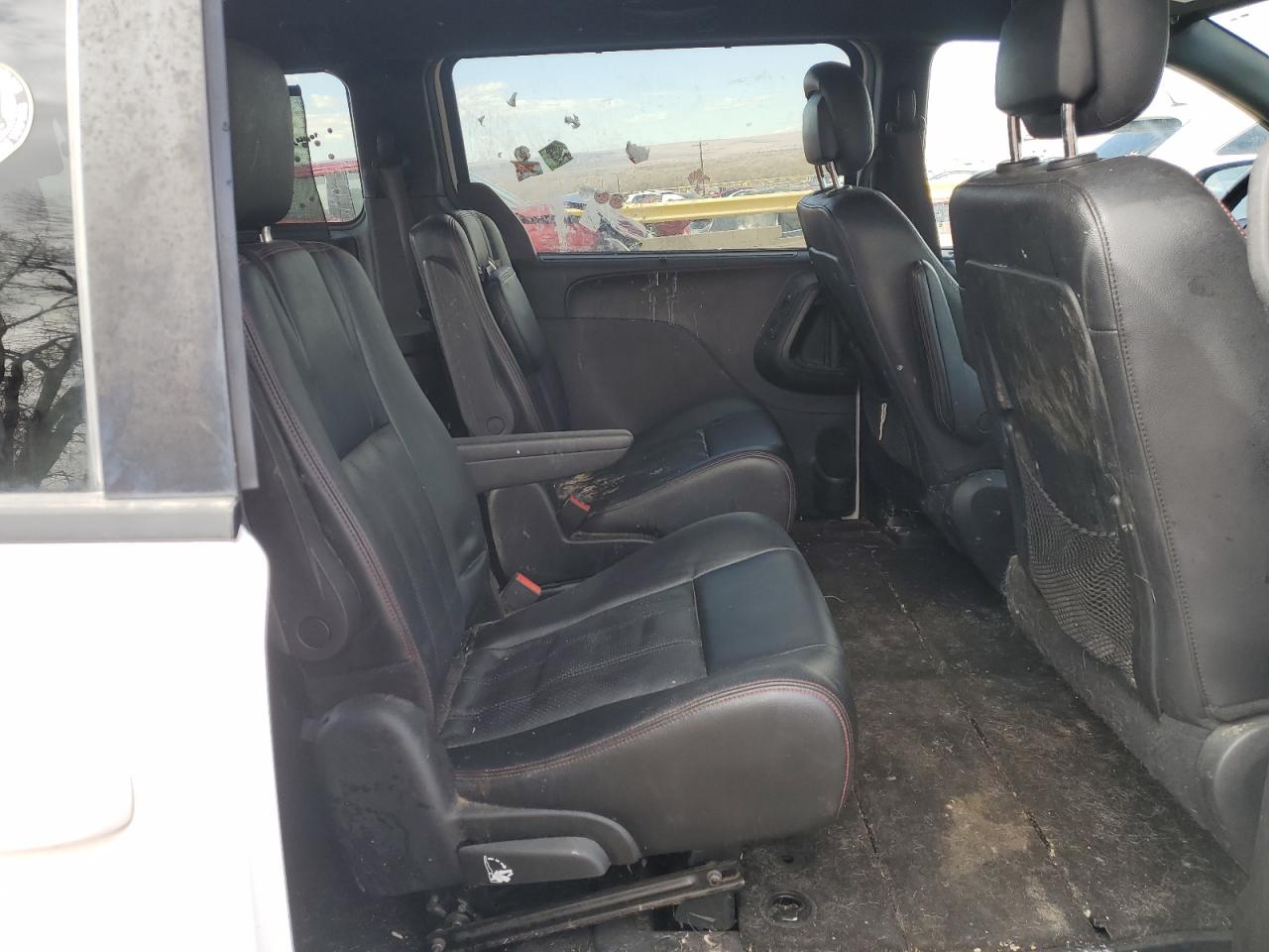 2017 Dodge Caravan - Image 11