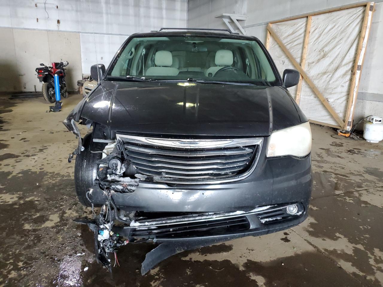 2011 Chrysler Town & Country - Image 5