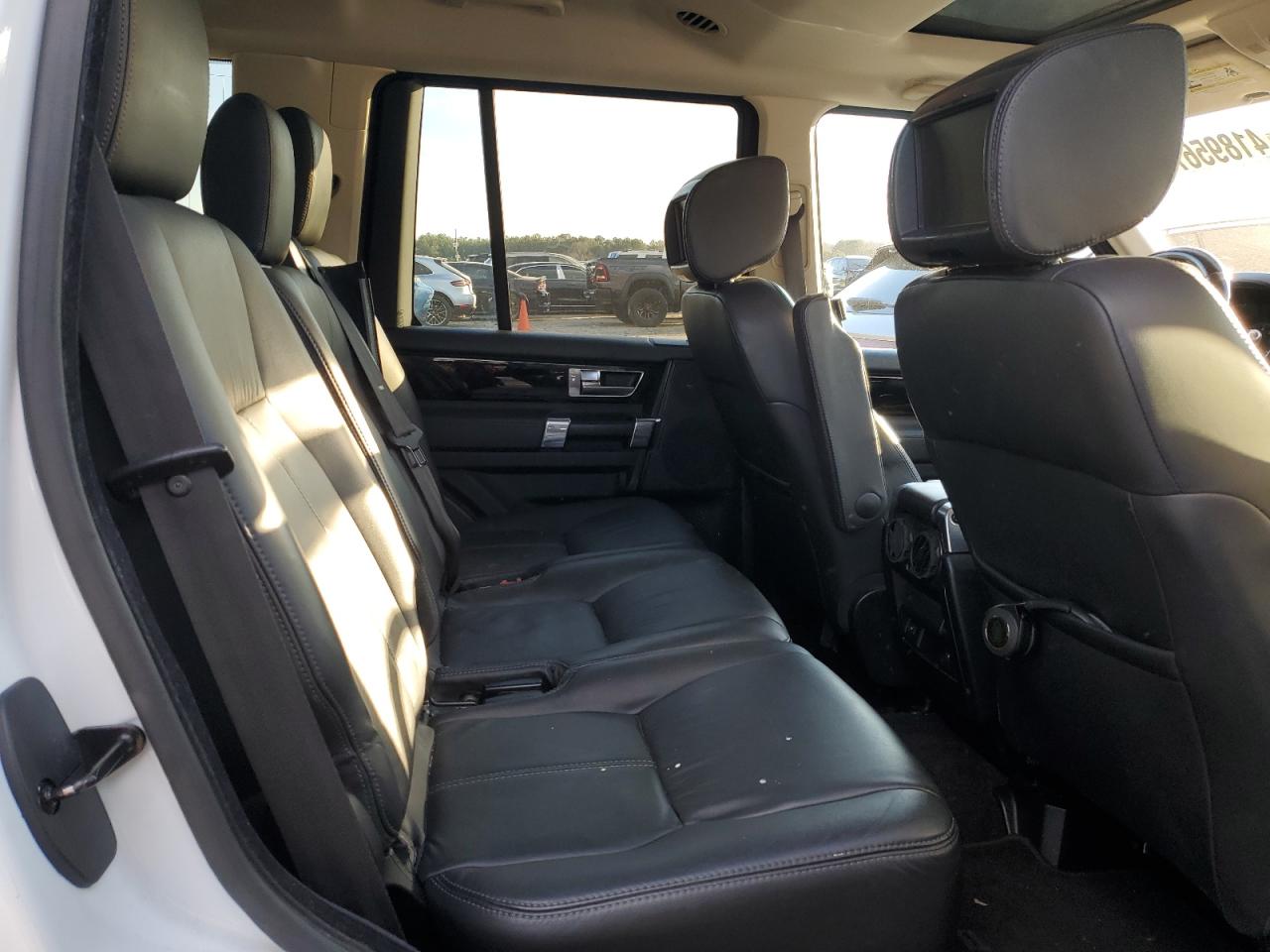 2013 Land Rover LR4 - Image 11