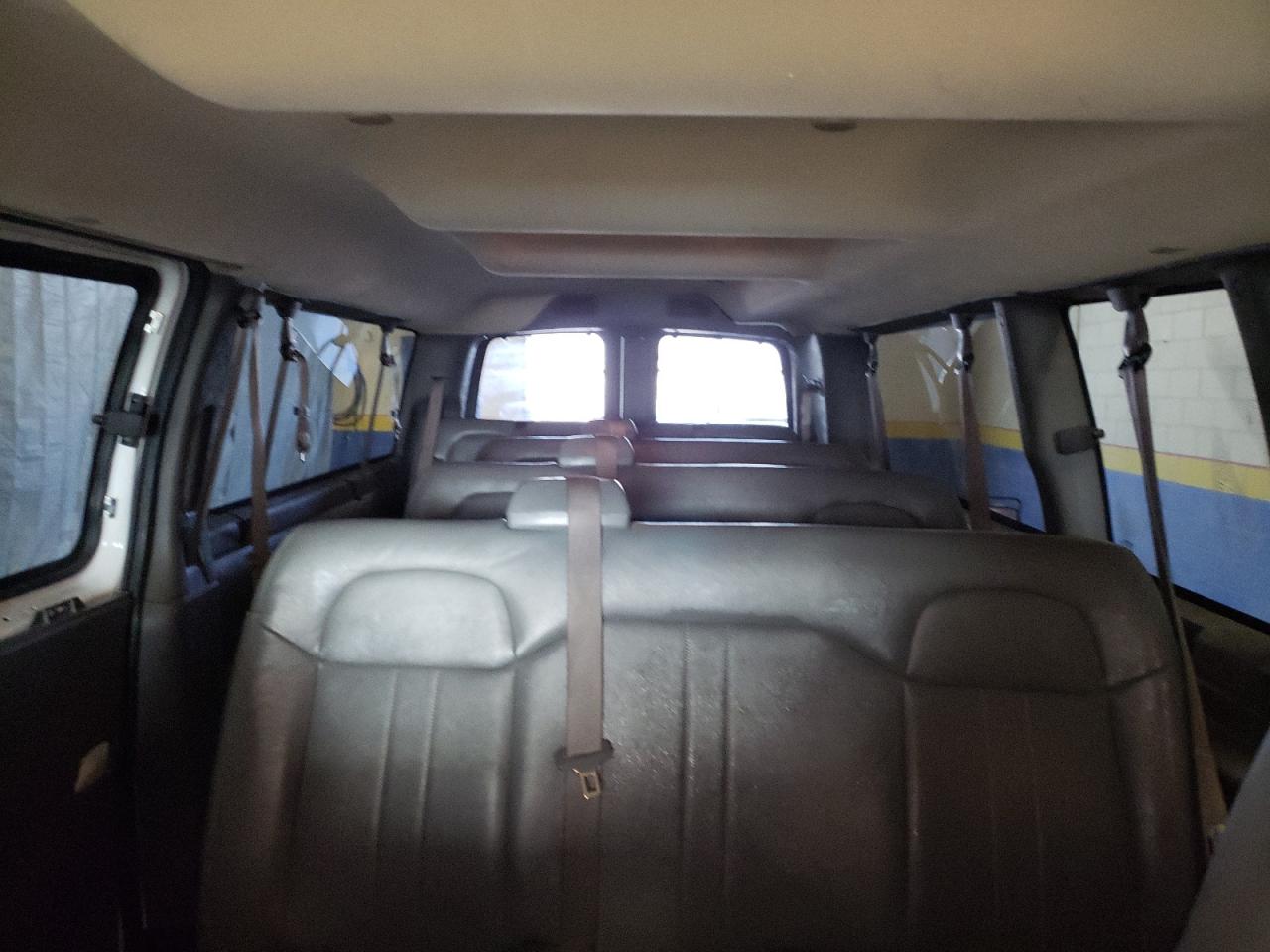 2022 Chevrolet Express - Image 10