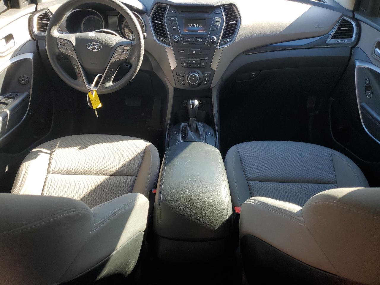 2016 Hyundai Santa Fe - Image 8