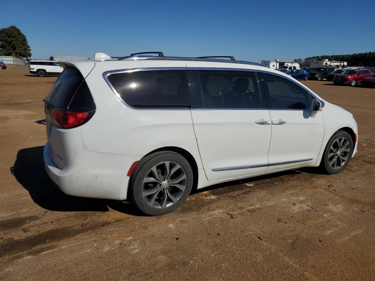 2017 Chrysler Pacifica - Image 3
