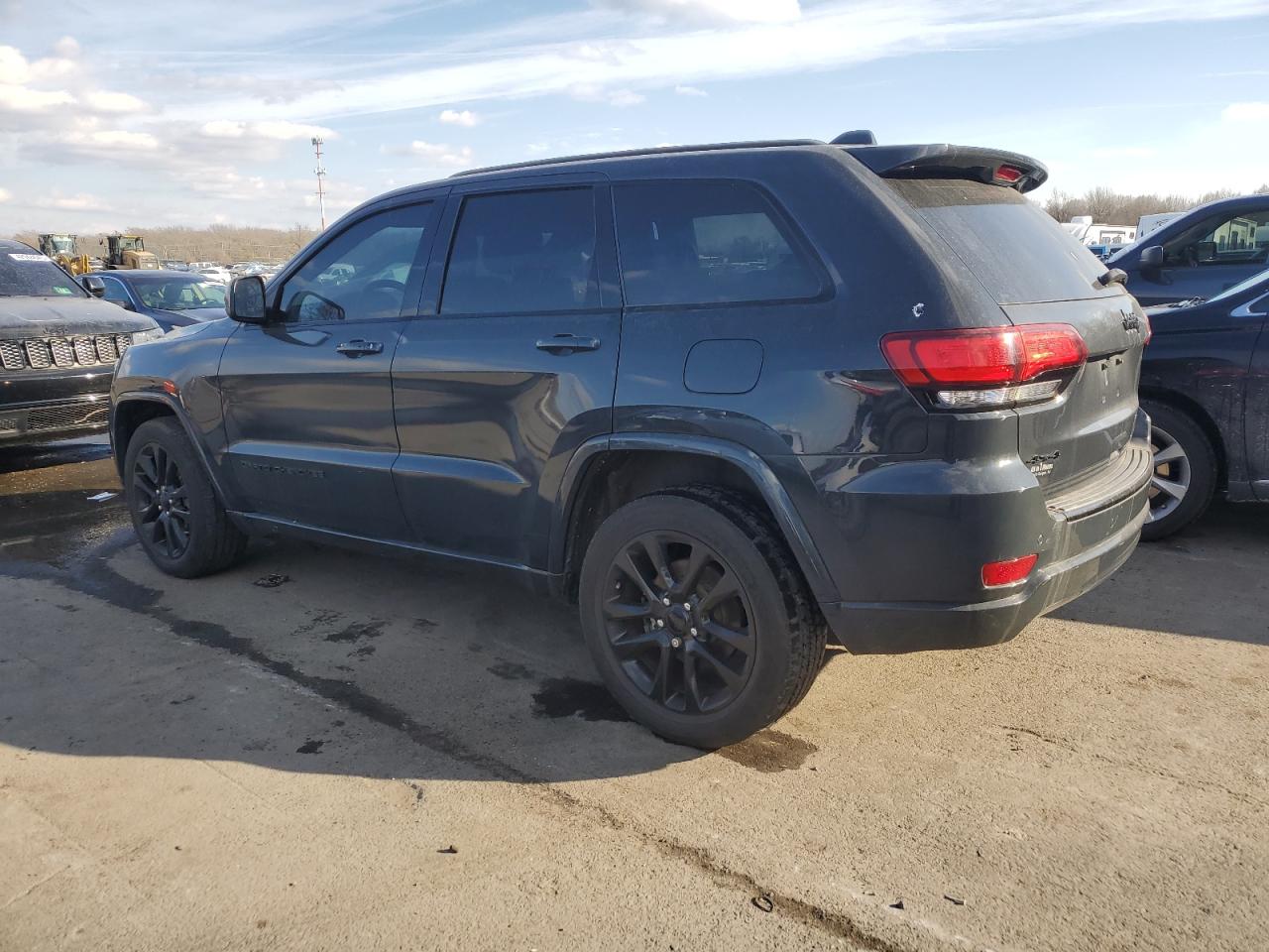 2017 Jeep Grand Cherokee - Image 2
