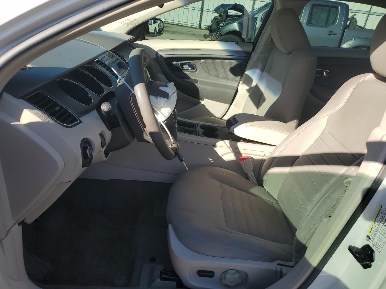 2010 Ford Taurus - Image 7