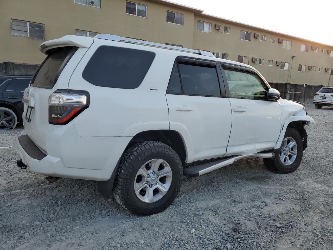 VIN JTEBU5JRXE5188121 2014 TOYOTA 4RUNNER no.3