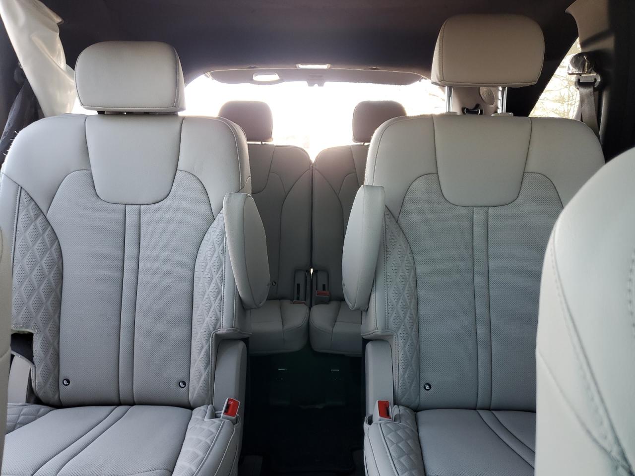 2025 Kia Sorento - Image 10