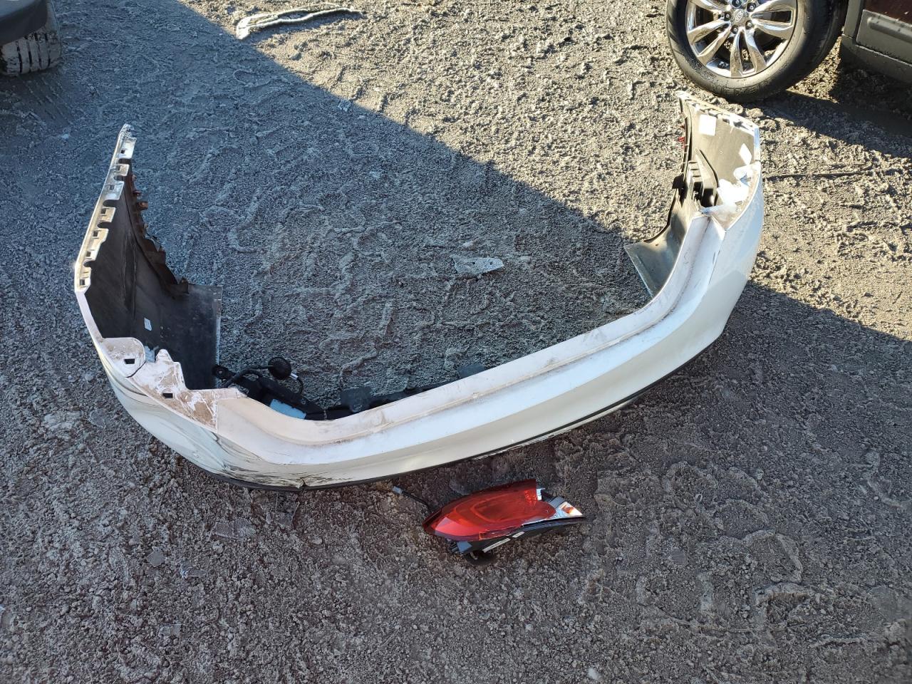 2017 Chrysler 200 - Image 14