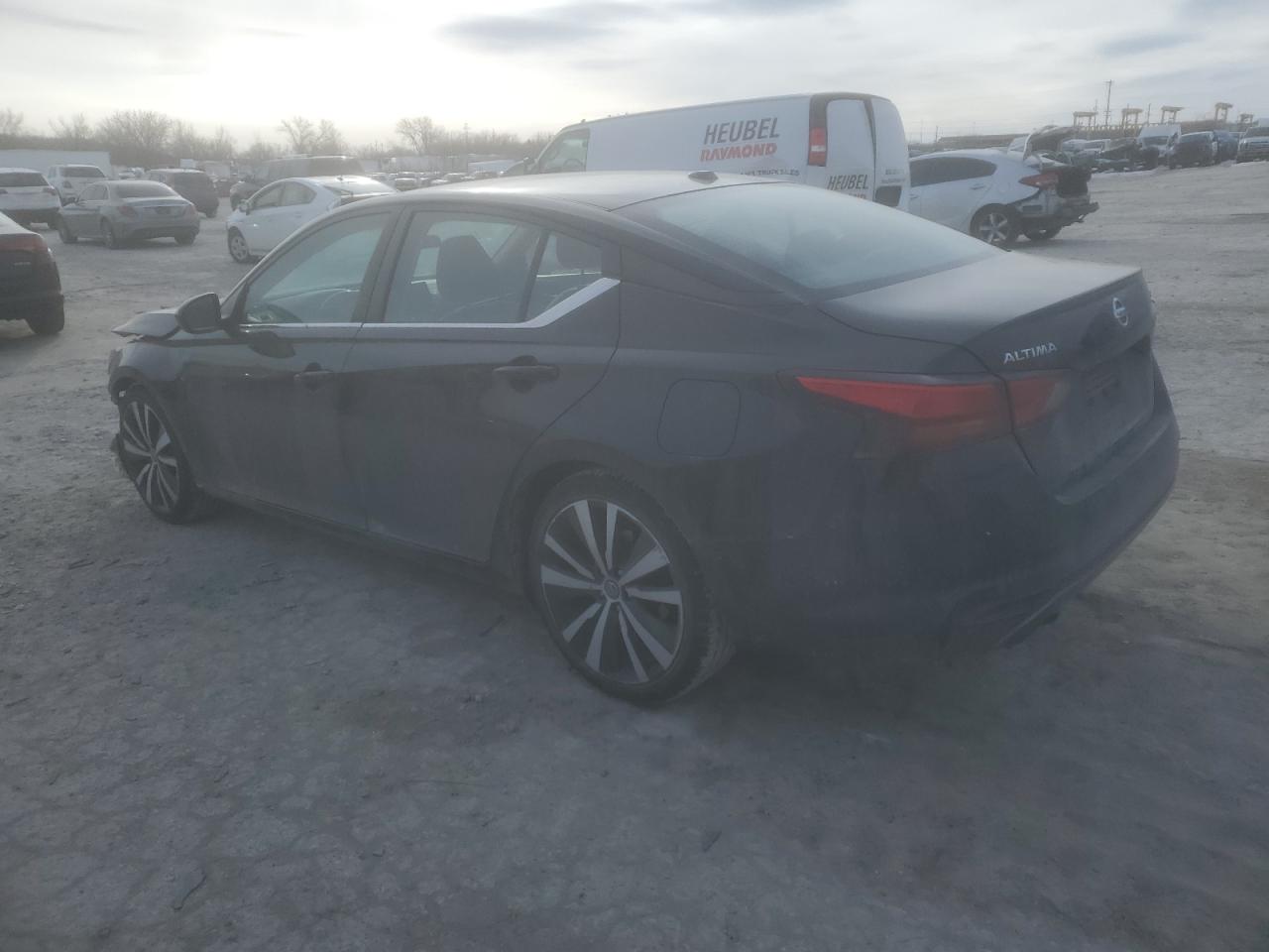 2020 Nissan Altima - Image 2