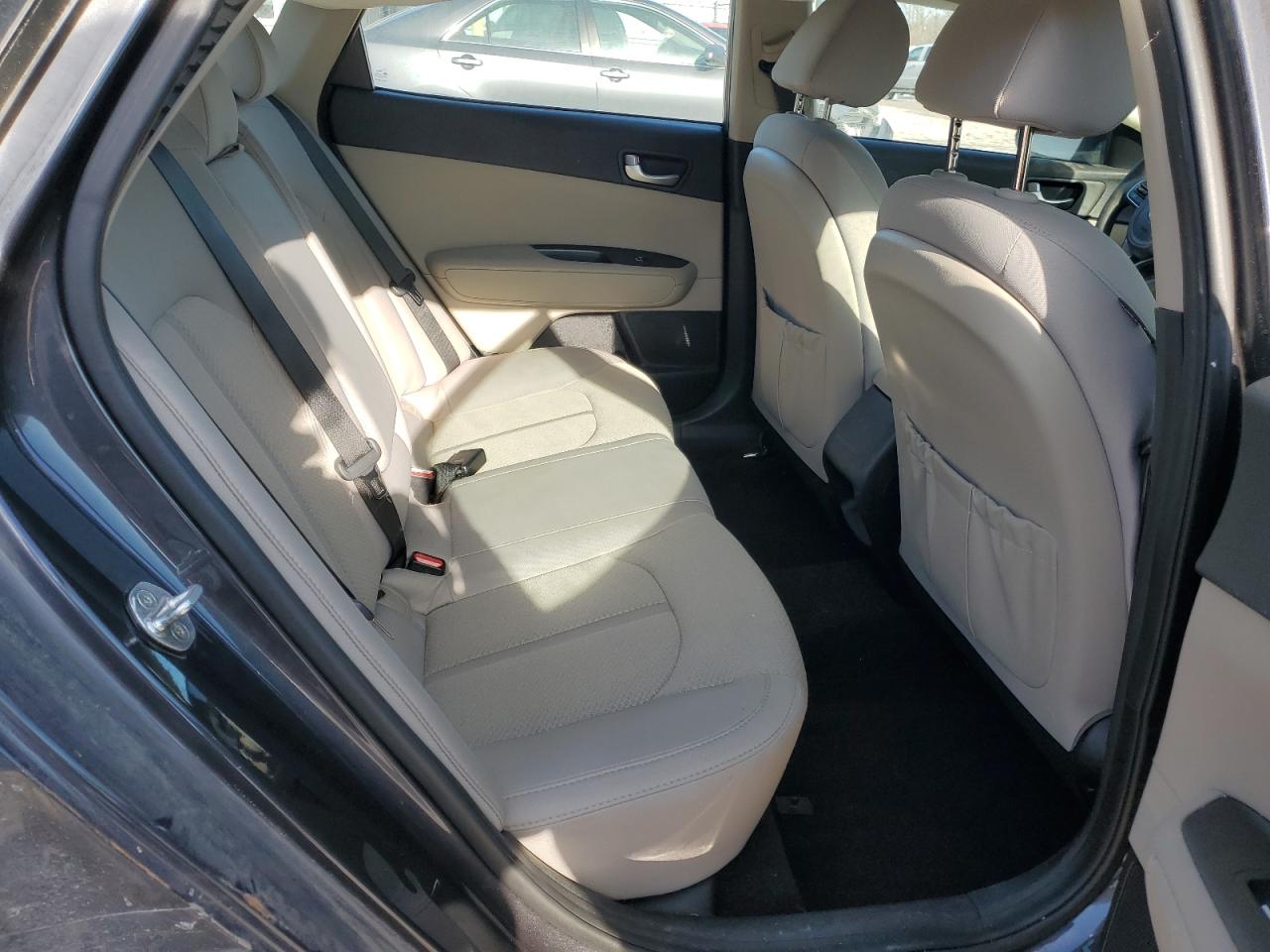 2017 Kia Optima - Image 11