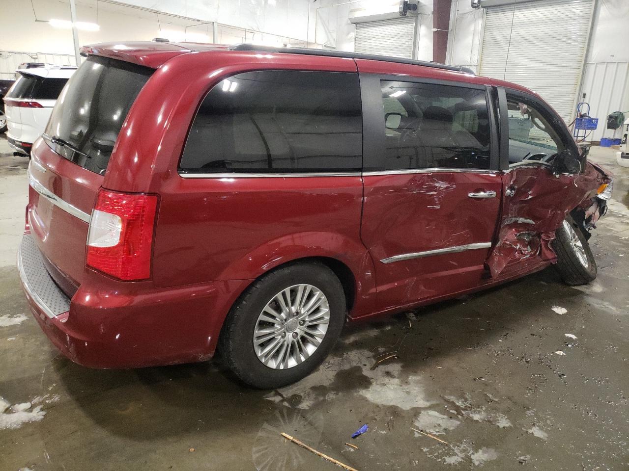 2015 Chrysler Town & Country - Image 3