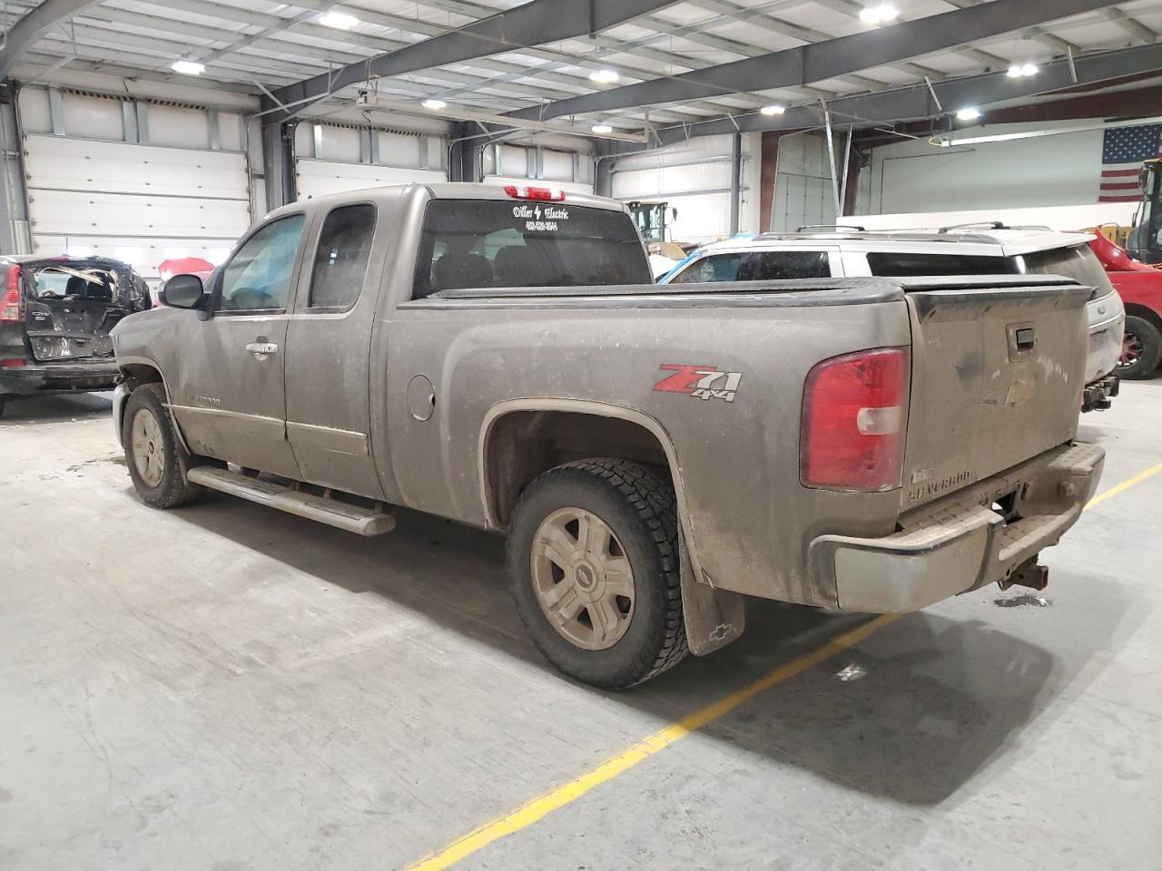 2012 Chevrolet Silverado - Image 2