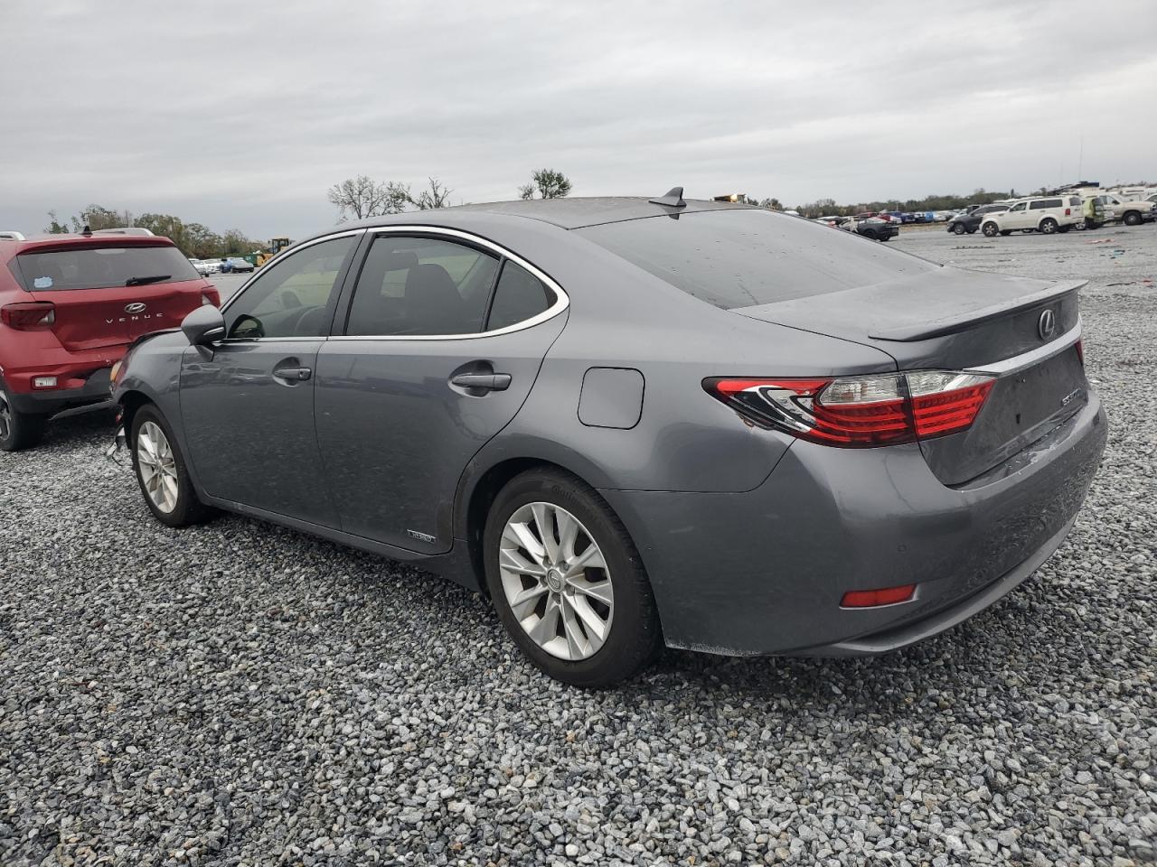 2013 Lexus ES - Image 2