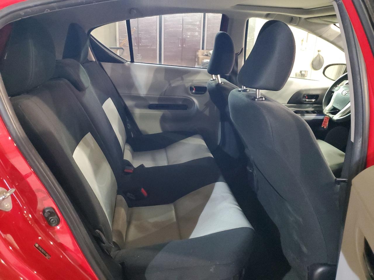 2012 Toyota Prius - Image 10