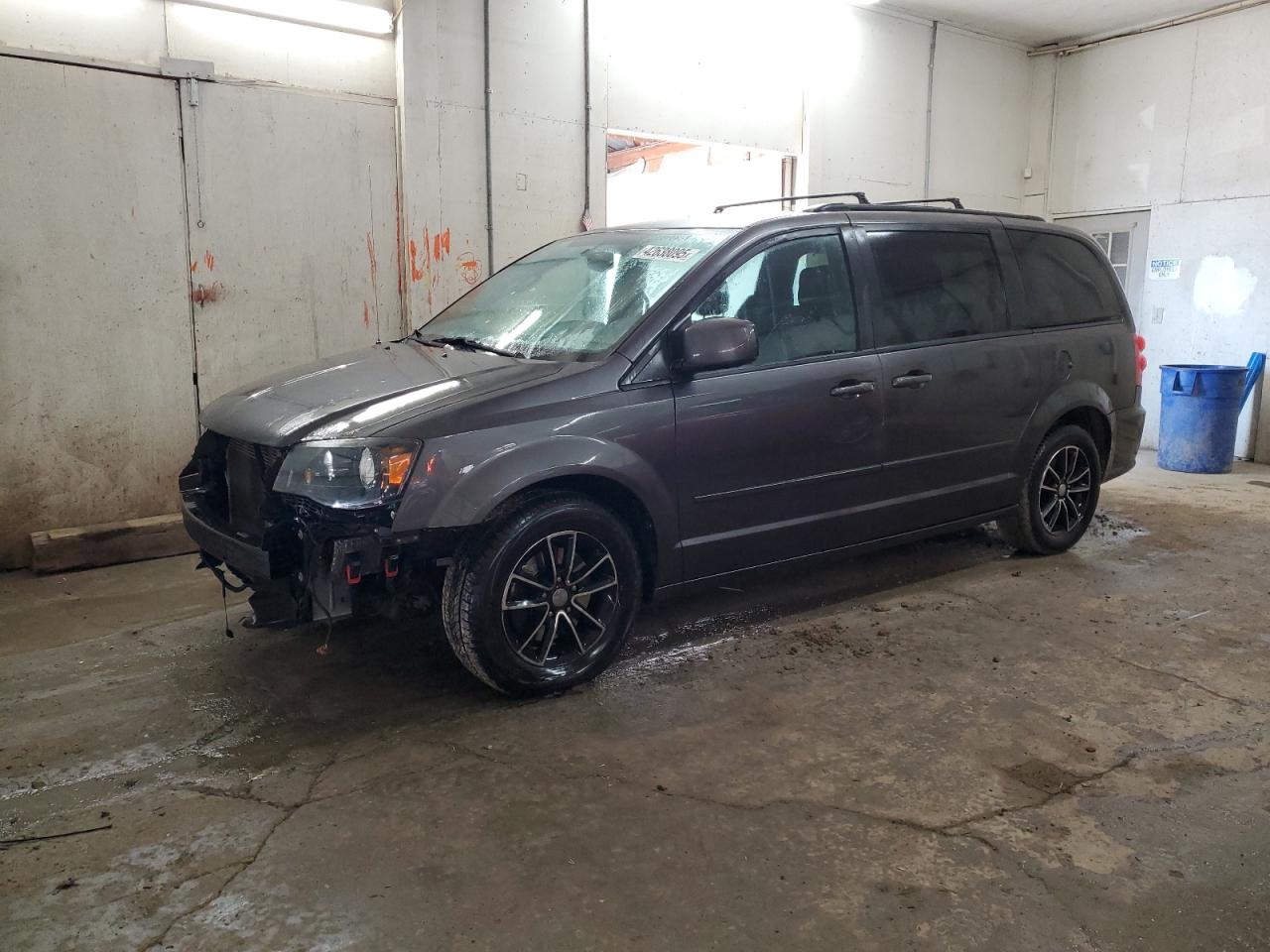 2017 Dodge Caravan - Image 1