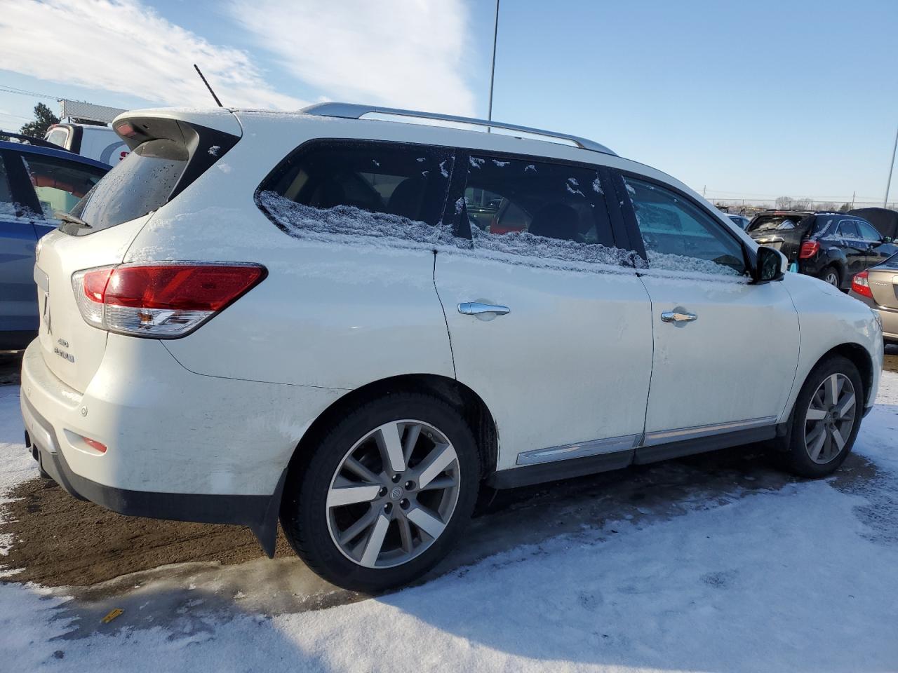 2016 Nissan Pathfinder - Image 3
