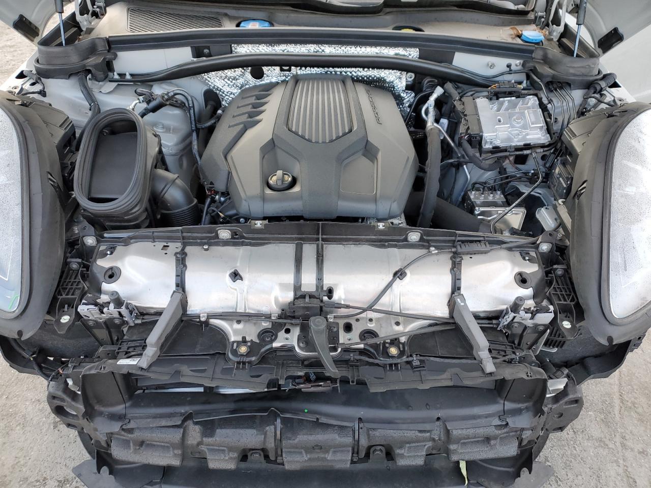2024 Porsche Macan - Image 13
