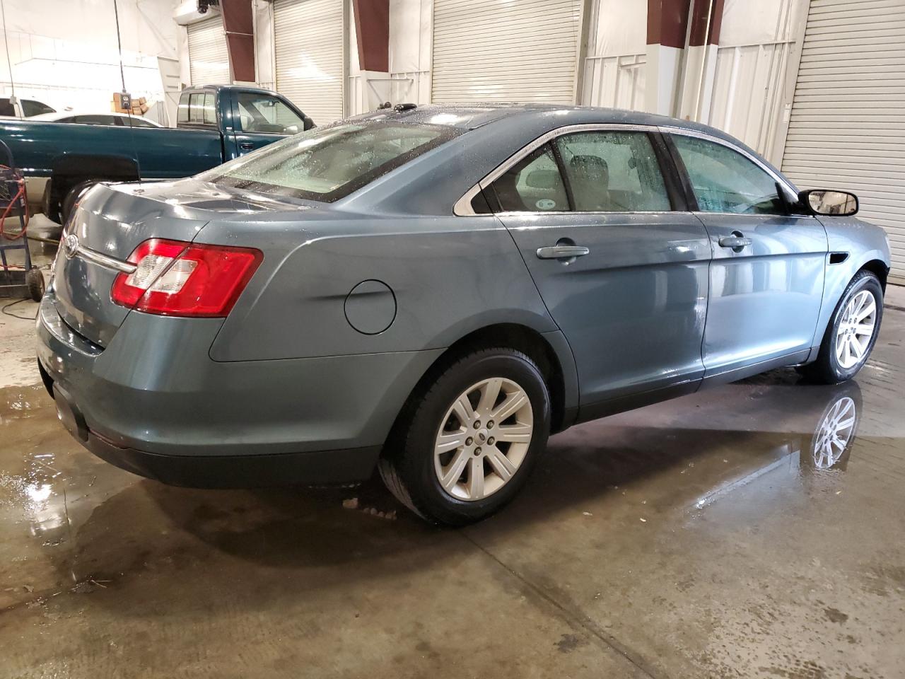 2010 Ford Taurus - Image 3